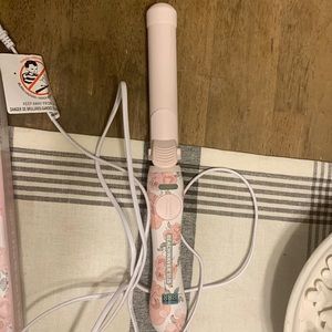 Beachwaver rotating hair curler